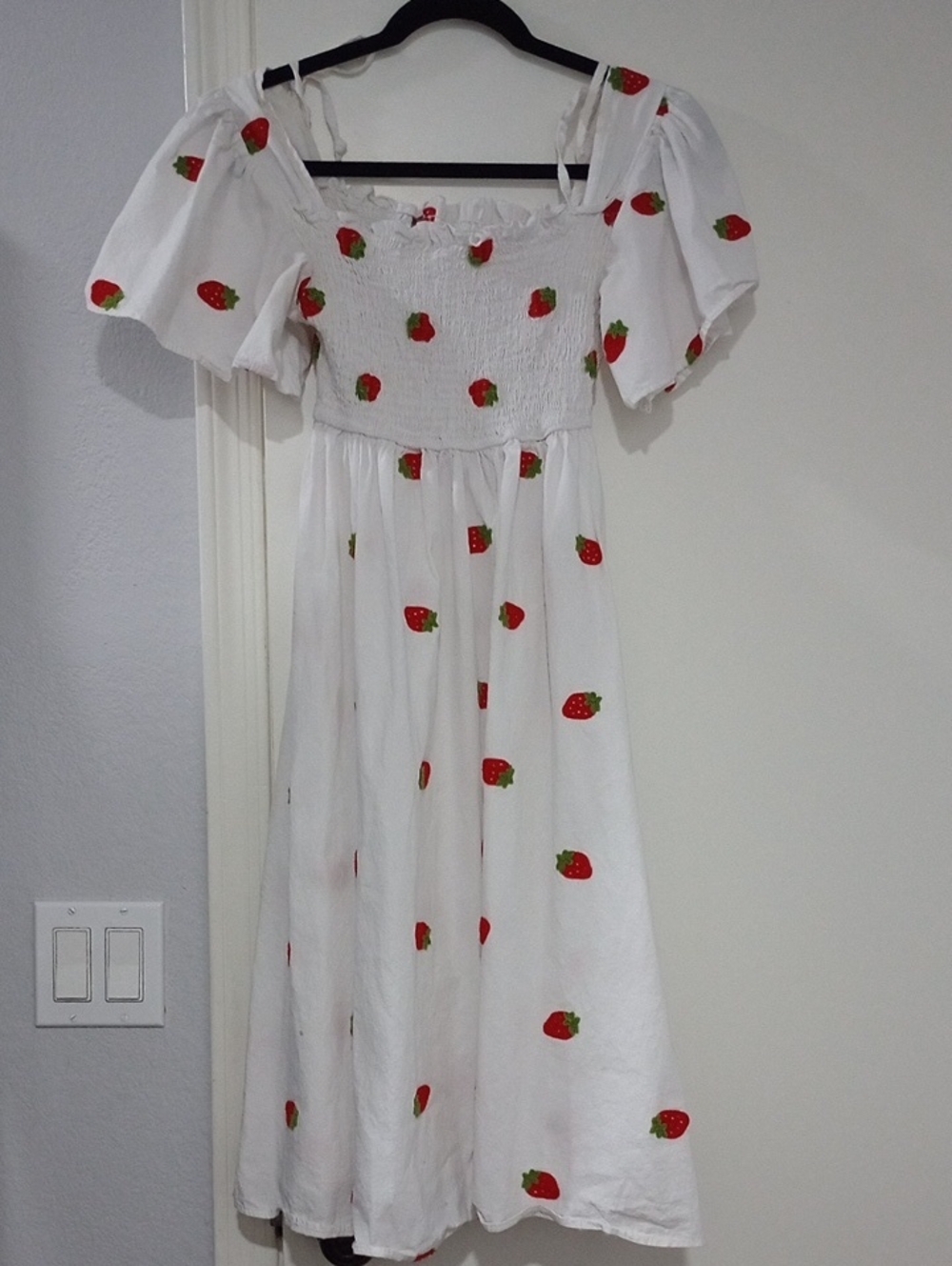 White Strawberry Print Puff Sleeve Midi Dress